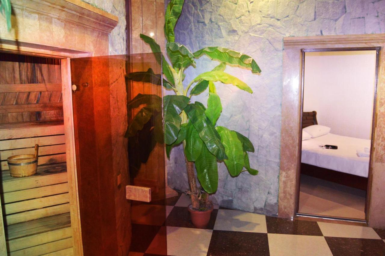 יירבאן Sochi Plaza Hotel מראה חיצוני תמונה