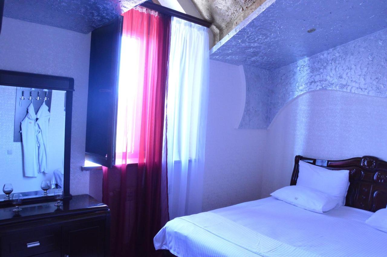 יירבאן Sochi Plaza Hotel מראה חיצוני תמונה